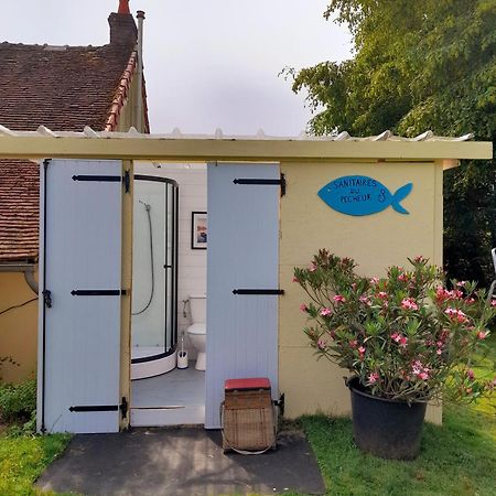 La Roulotte Du Pecheur Vila Saint-Prive Exterior foto